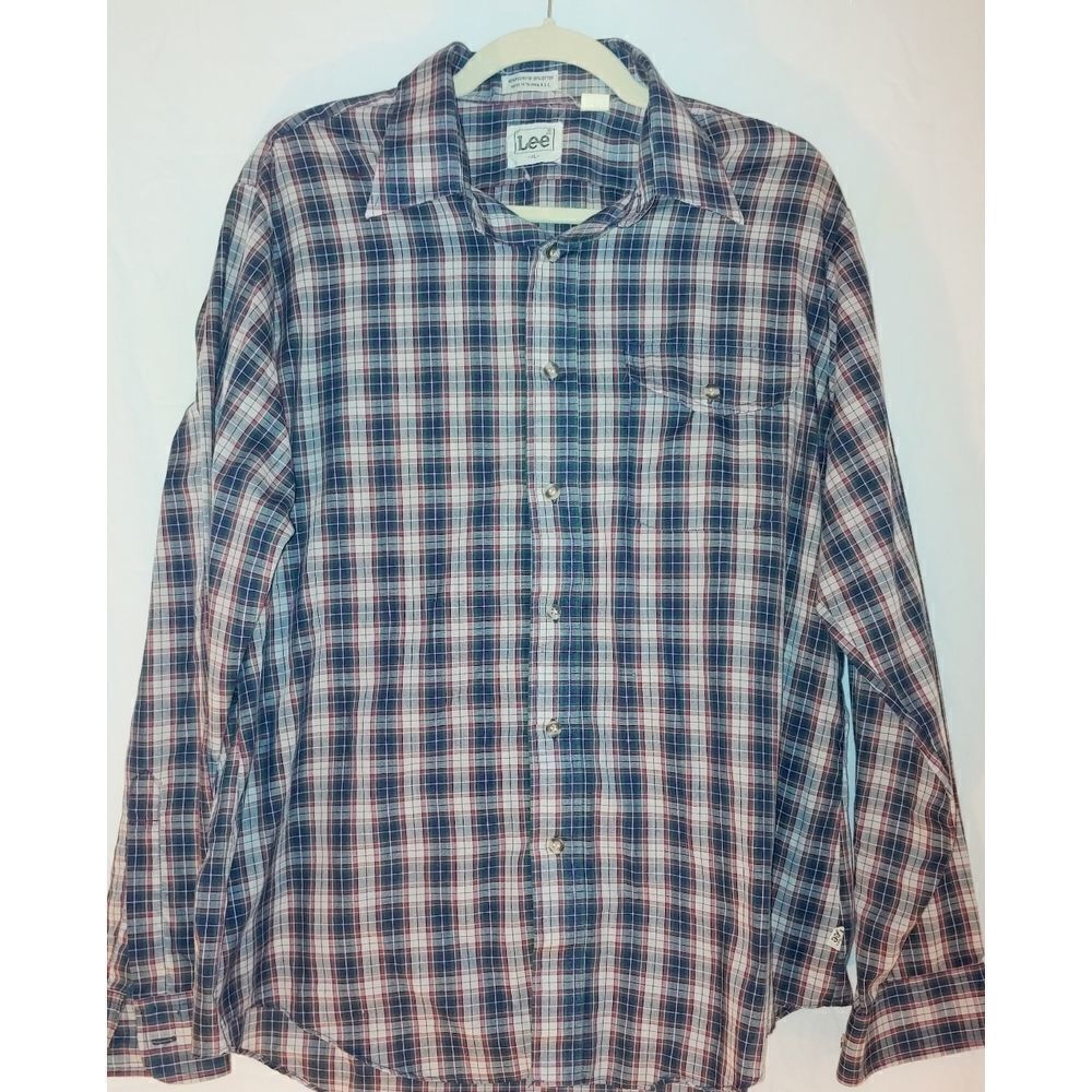 Lee Men's Size XL Green/Red/White Plaid Long Sleeve Button Down Shirt.